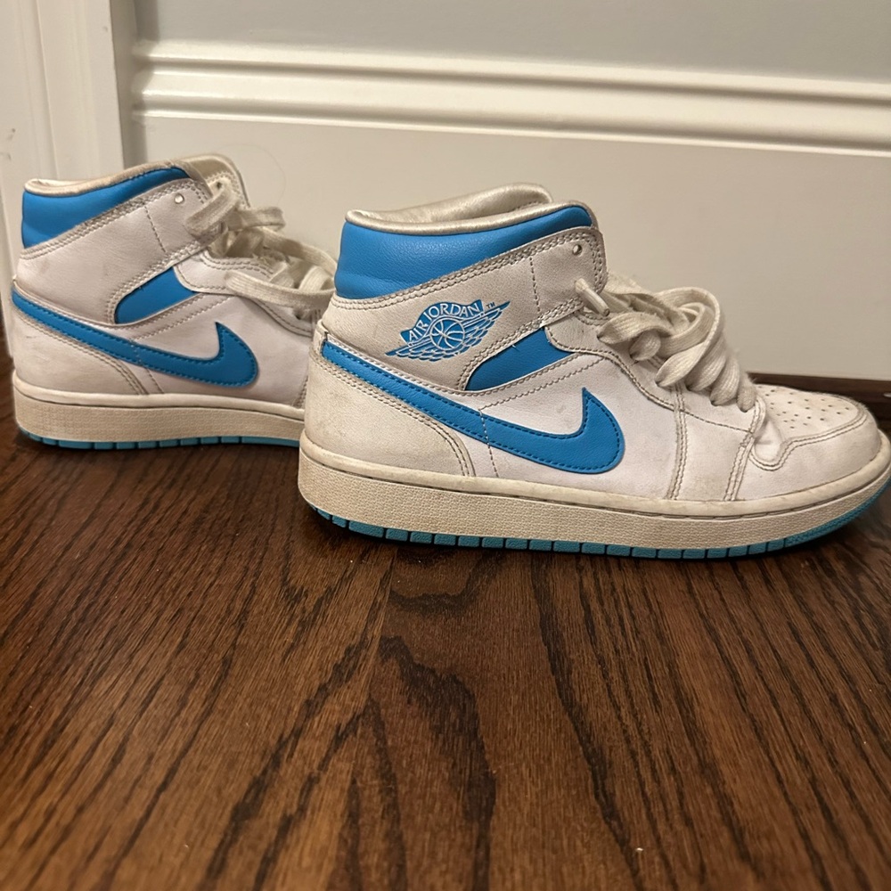 Nike Women's Sneakers in White and Blue